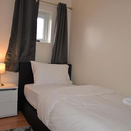 London 4 Bedroom House المظهر الخارجي الصورة