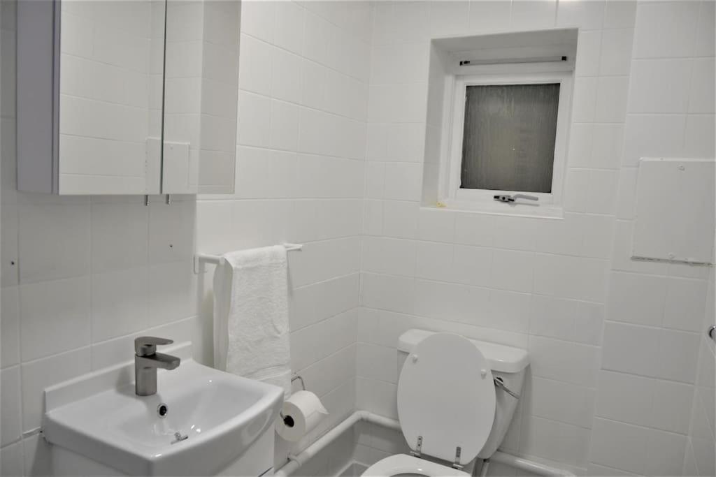 London 4 Bedroom House المظهر الخارجي الصورة