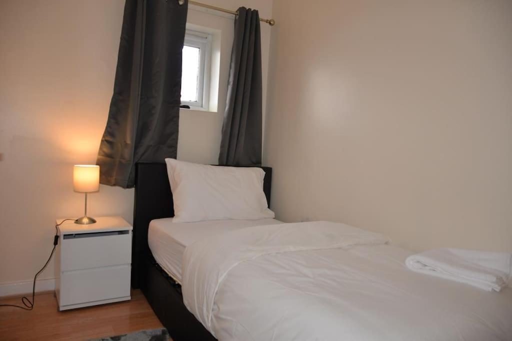 London 4 Bedroom House المظهر الخارجي الصورة