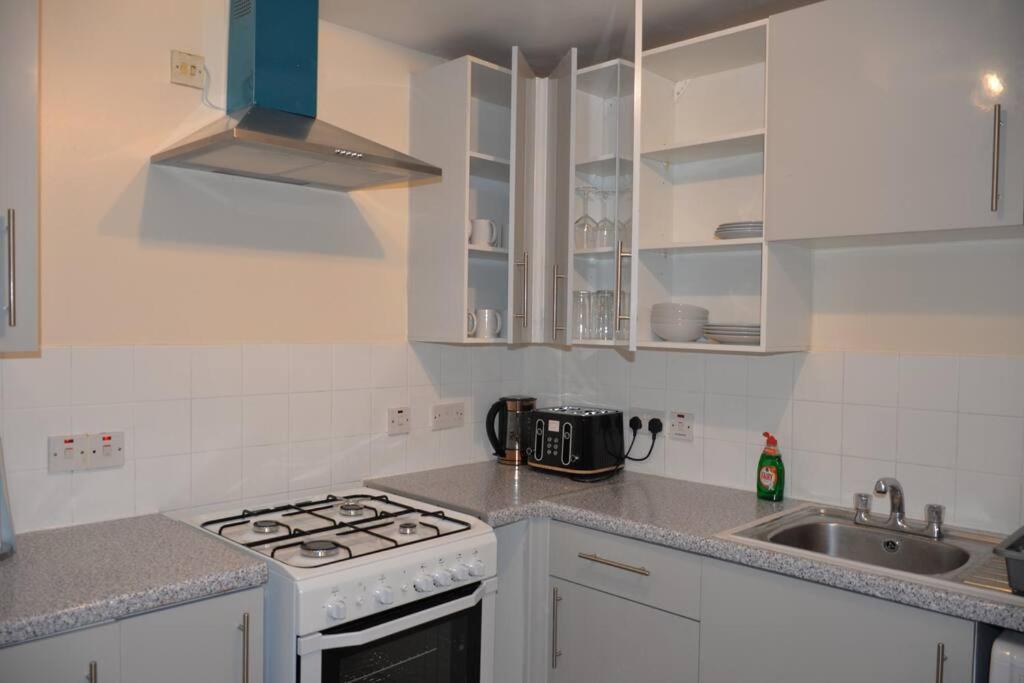 London 4 Bedroom House المظهر الخارجي الصورة