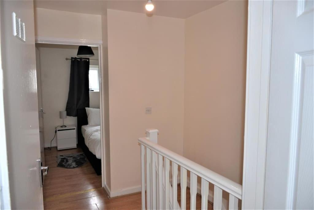 London 4 Bedroom House المظهر الخارجي الصورة