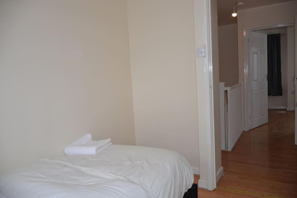 London 4 Bedroom House المظهر الخارجي الصورة