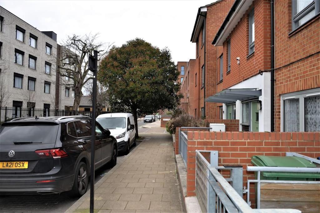 London 4 Bedroom House المظهر الخارجي الصورة