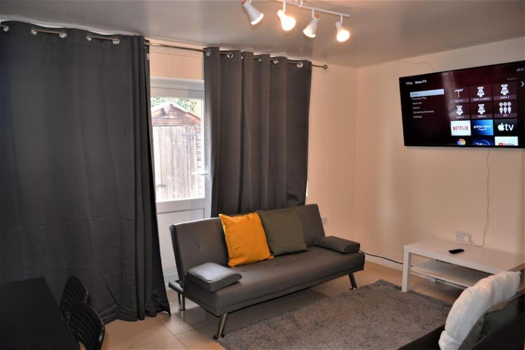 London 4 Bedroom House المظهر الخارجي الصورة
