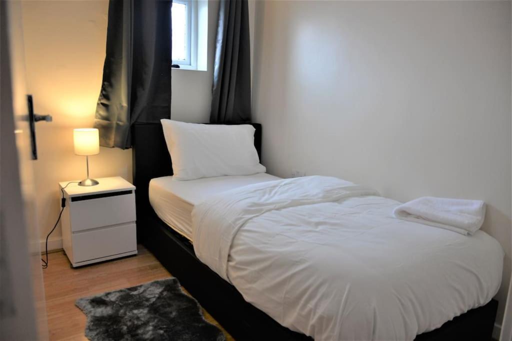 London 4 Bedroom House المظهر الخارجي الصورة