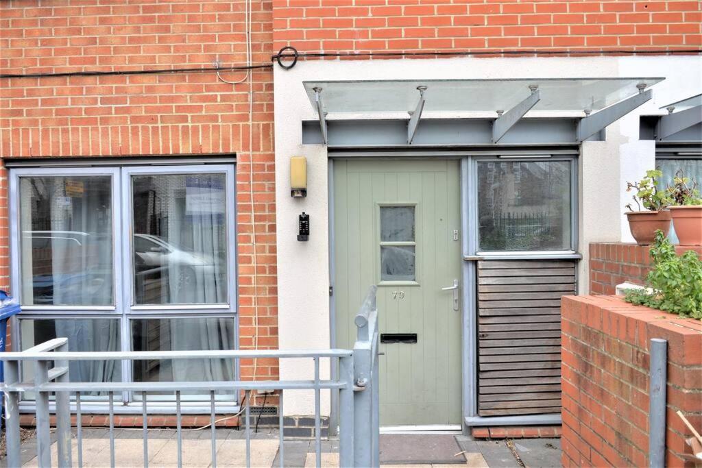 London 4 Bedroom House المظهر الخارجي الصورة